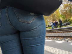Candid Teen jeans ass in Public