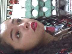 MAS DE LA CHICA DE LA TIENDA